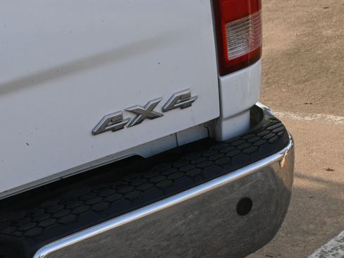 Used 2018 RAM 2500 SLT AWD/4WD image 40