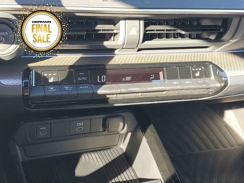 Certified 2024 Toyota Prius XLE image 27