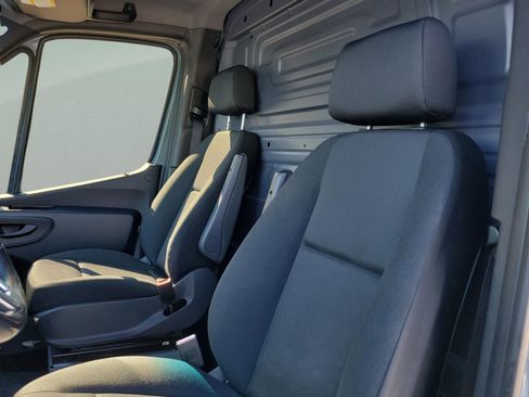 Used 2021 Mercedes-Benz Sprinter 144 Cargo image 10