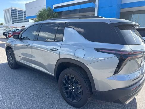 Used 2026 Chevrolet Traverse LT w/ Midnight/Sport Edition FWD image 6