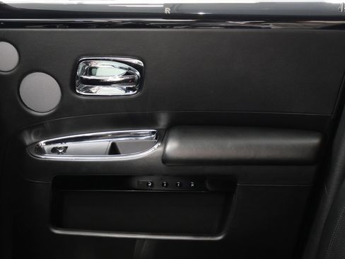Used 2014 Rolls-Royce Ghost RWD image 38