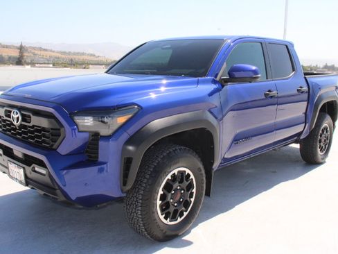 Certified 2024 Toyota Tacoma TRD Off-Road w/ TRD Off Road Premium Package AWD/4WD image 7