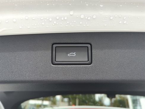 New 2026 Volkswagen Tiguan SEL R-Line image 21