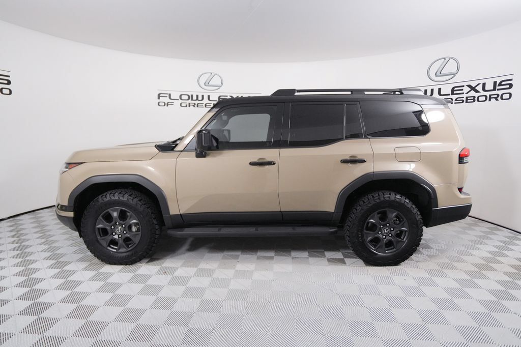 Used 2024 Lexus GX 550 AWD/4WD image 4