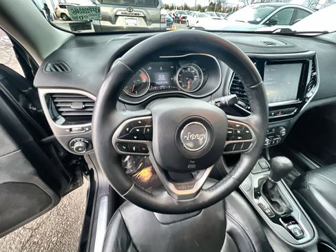 Used 2019 Jeep Cherokee Limited image 16