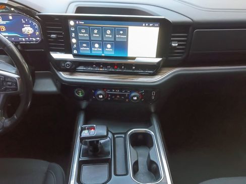 Used 2022 Chevrolet Silverado 1500 LT image 3