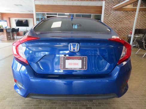 Used 2018 Honda Civic EX image 5