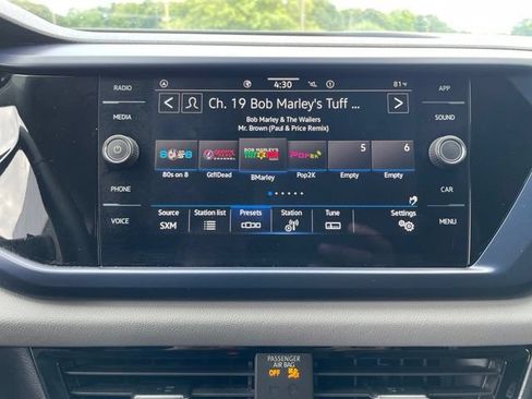 Used 2023 Volkswagen Taos SE w/ Panoramic Sunroof Package FWD image 19