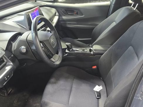 Used 2025 Toyota Prius LE FWD image 6