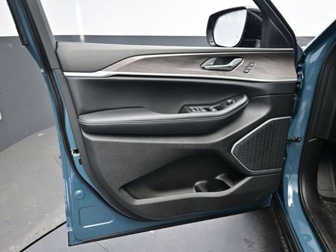 New 2026 Jeep Grand Cherokee L Limited AWD/4WD image 9