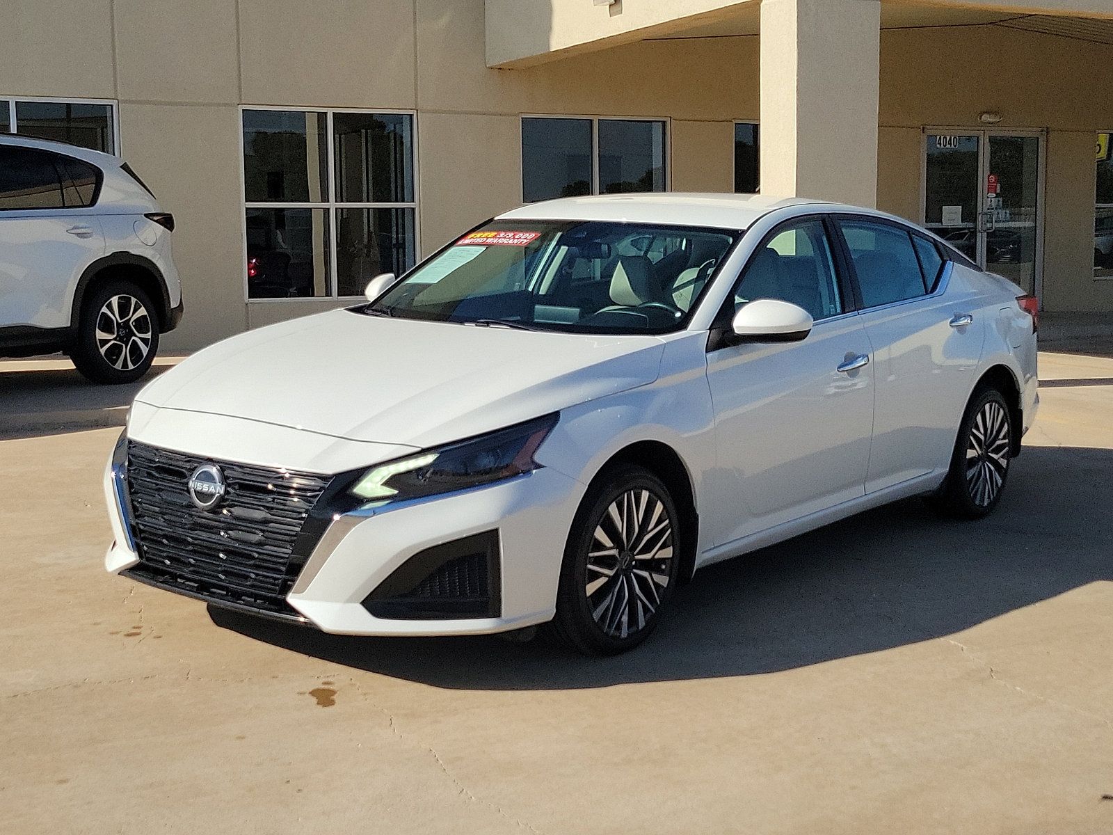Used 2023 Nissan Altima 2.5 SV AWD/4WD image 3