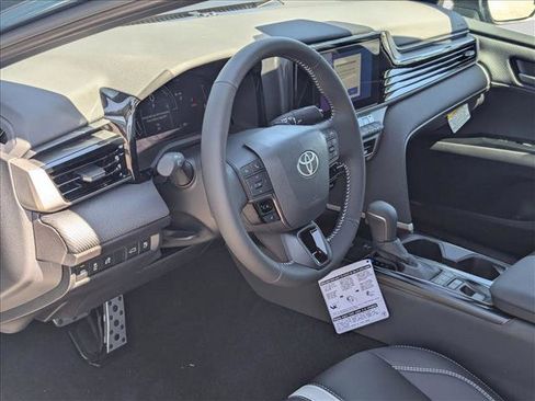 Used 2025 Toyota Camry SE image 3