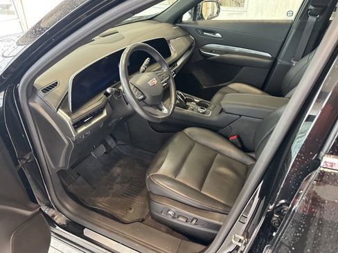 Used 2024 Cadillac XT4 Premium Luxury image 7