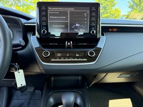 Used 2020 Toyota Corolla LE FWD image 23