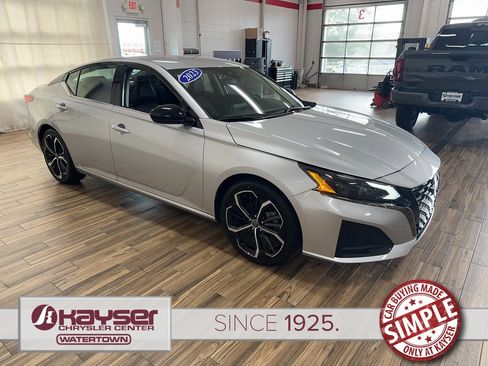 Used 2023 Nissan Altima 2.5 SR image 6