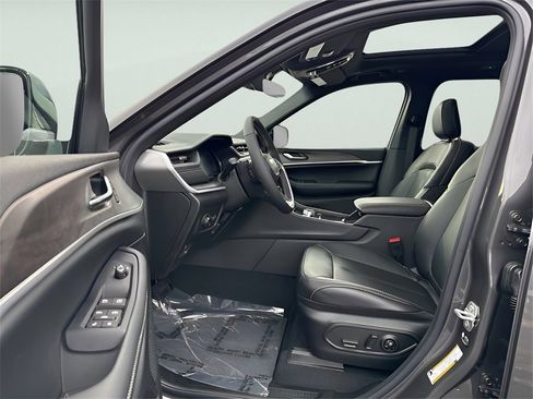 New 2025 Jeep Grand Cherokee Limited image 22