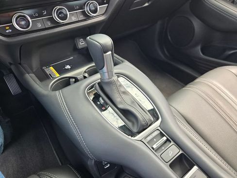 Used 2025 Honda HR-V EX-L image 18