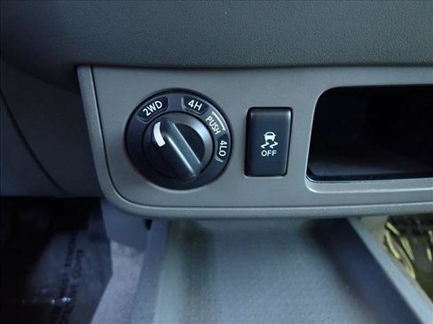 Used 2013 Nissan Frontier SV AWD/4WD image 18