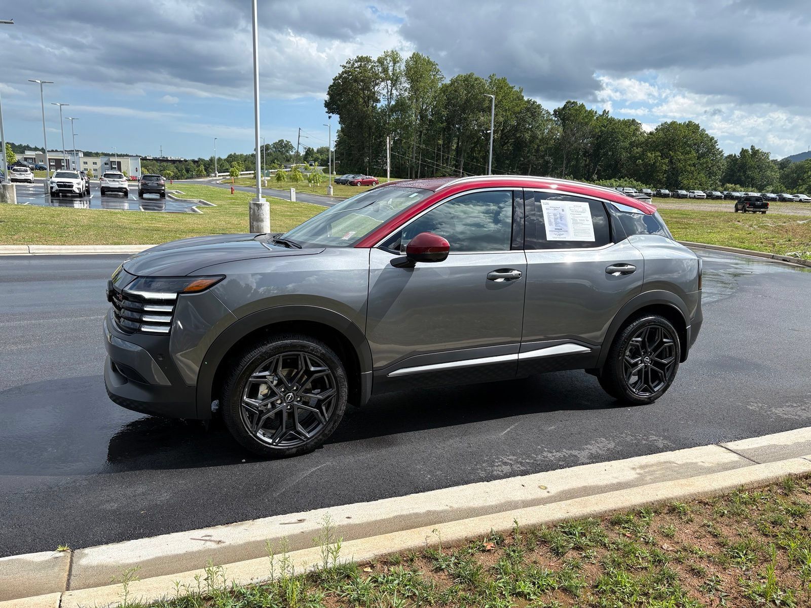 Used 2025 Nissan Kicks SR AWD/4WD image 4