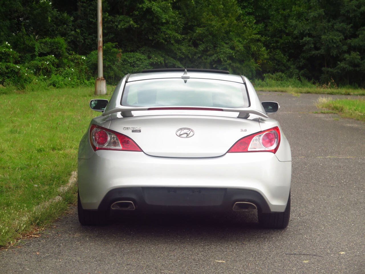 Used 2011 Hyundai Genesis 3.8 RWD image 23