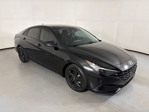 Used 2023 Hyundai Elantra SEL FWD image 2