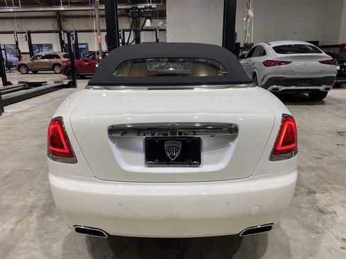 Used 2021 Rolls-Royce Dawn RWD image 19