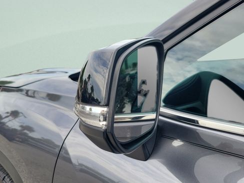 Used 2023 Toyota Highlander Limited FWD image 27