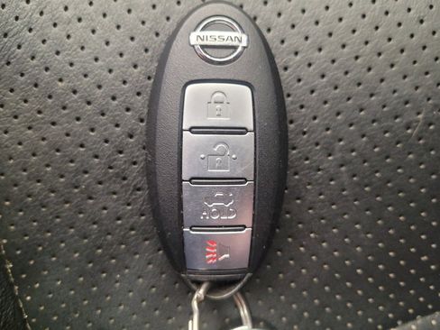 Used 2016 Nissan Sentra SR w/ SR Premium Package FWD image 32