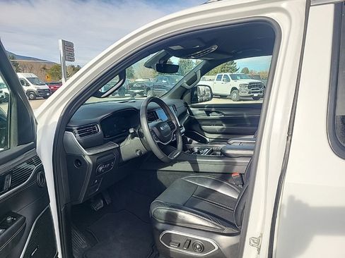 Used 2024 Jeep Wagoneer Series II w/ Flexible Seating Group image 5