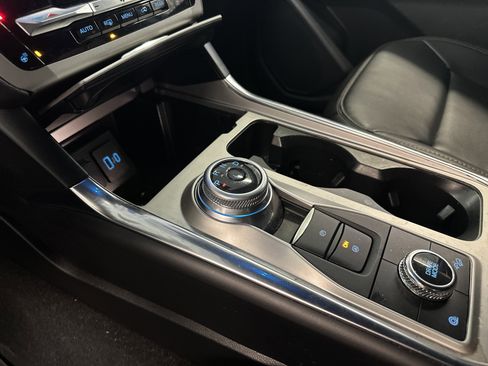 Used 2023 Ford Explorer XLT w/ Equipment Group 202A image 4