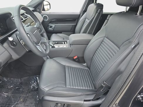 Certified 2025 Land Rover Discovery S AWD/4WD image 17