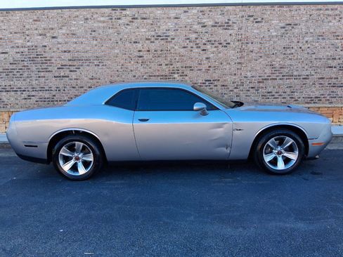 Used 2016 Dodge Challenger SXT image 6