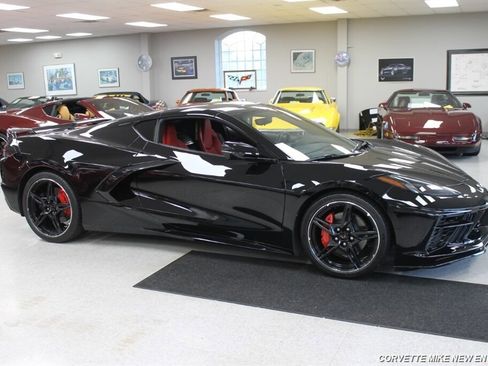 Used 2020 Chevrolet Corvette Stingray Preferred Cpe w/ 2LT Preferred Equipment Group RWD image 13