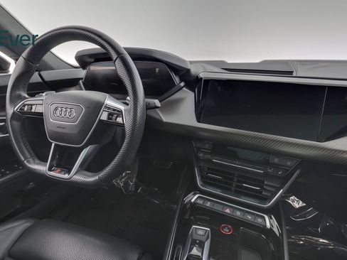 Used 2022 Audi RS e-tron GT w/ Carbon Performance Package AWD/4WD image 25