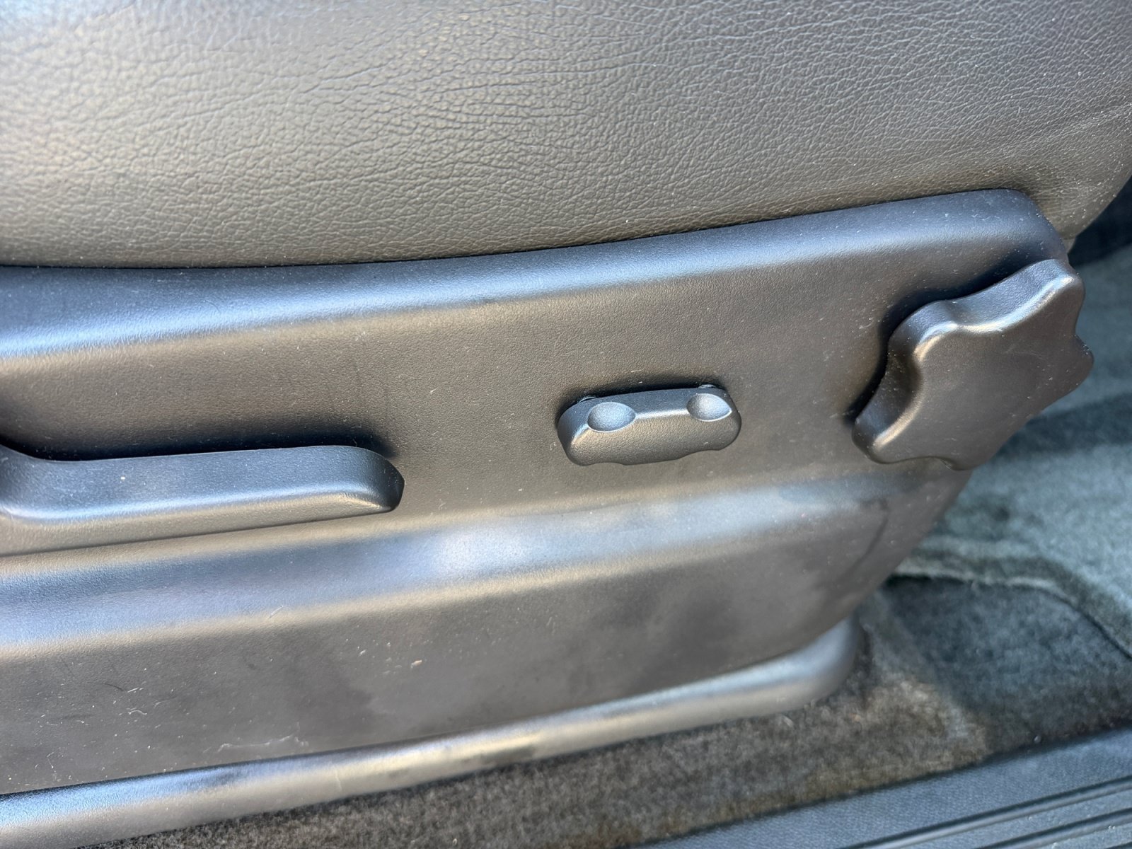 Used 2013 Chevrolet Avalanche LS AWD/4WD image 10