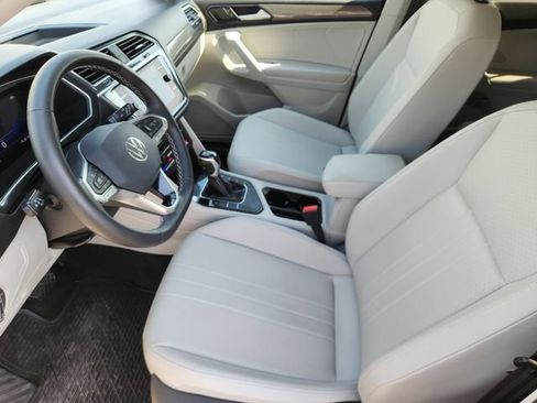 Used 2023 Volkswagen Tiguan SE image 9