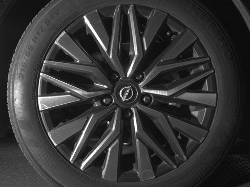 Used 2025 Nissan Altima 2.5 SV FWD image 13