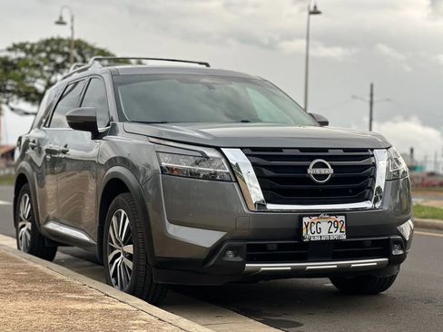 Used 2022 Nissan Pathfinder Platinum w/ Lighting Package (N92) image 6