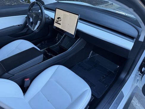 Used 2020 Tesla Model 3 Performance image 32