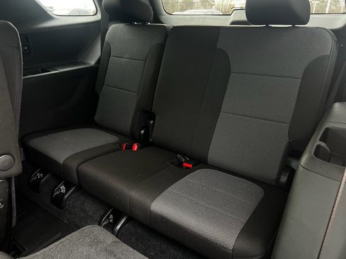 Used 2023 Chevrolet Traverse LT image 16