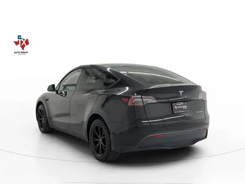 Used 2024 Tesla Model Y Long Range AWD/4WD image 3