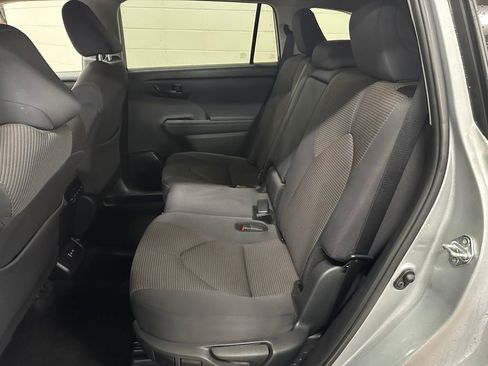 Used 2024 Toyota Highlander LE AWD/4WD image 33