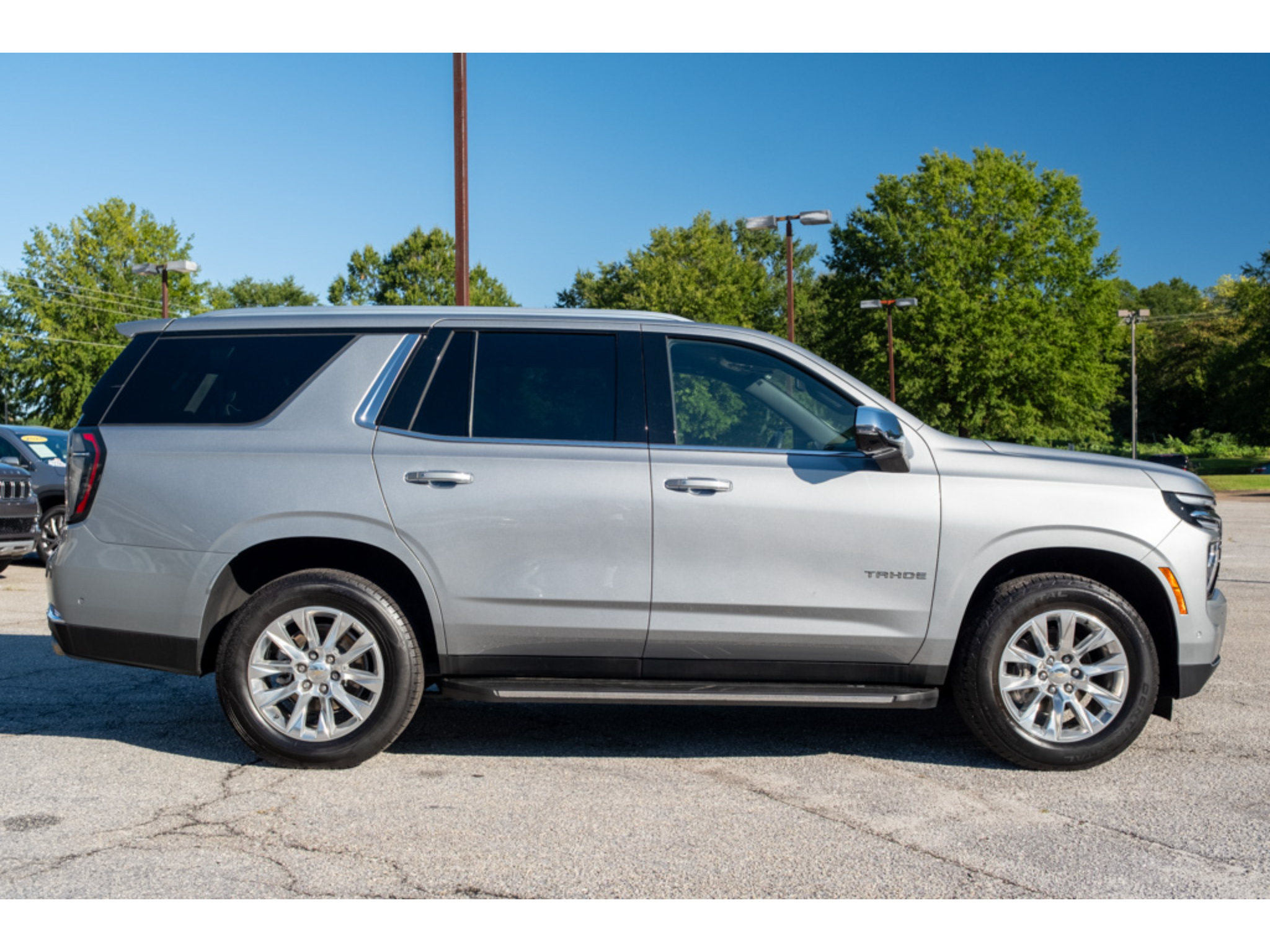 Used 2025 Chevrolet Tahoe Premier AWD/4WD image 9