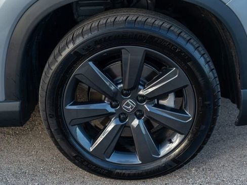 Used 2025 Honda Pilot Sport image 11