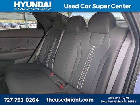 Used 2023 Hyundai Elantra SEL image 13
