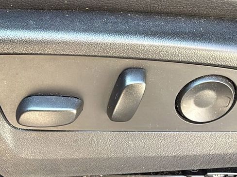 Used 2024 GMC Canyon Denali image 21