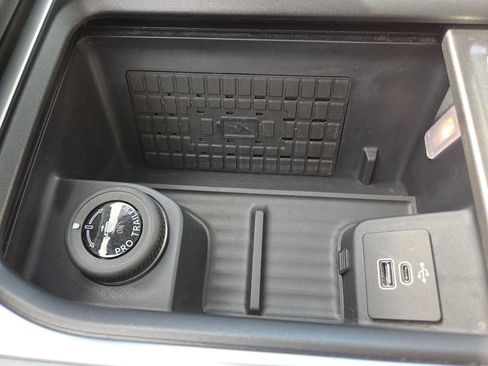 Used 2025 Ford Expedition Platinum w/ Platinum Ultimate Package AWD/4WD image 9