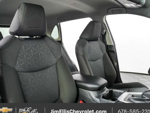 Used 2025 Toyota RAV4 XLE FWD image 20