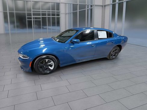 Used 2020 Dodge Charger SXT image 4