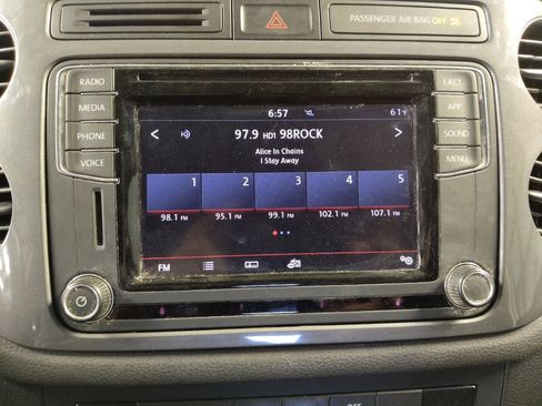 Used 2017 Volkswagen Tiguan Limited w/ Premium Package image 25